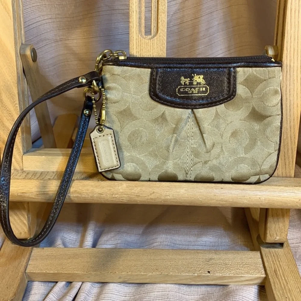 Coach leather/logo canvas wristlet/wallet EUC